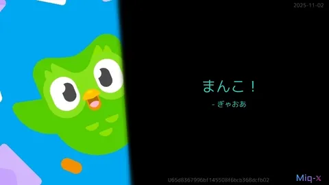 色彩の境界に跳ねる緑の鳥