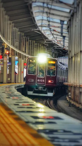 曲線を行く赤い列車