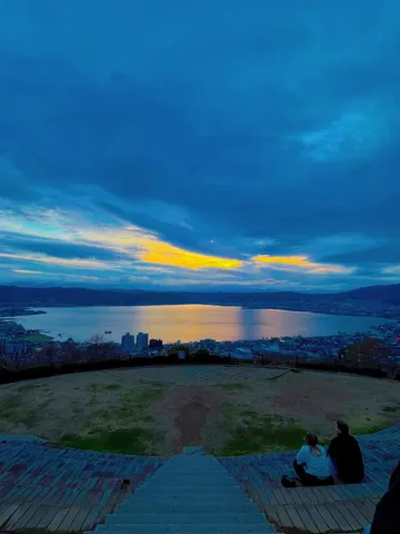 湖へほどける夕映え