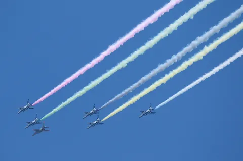 空を彩る七色の絨毯