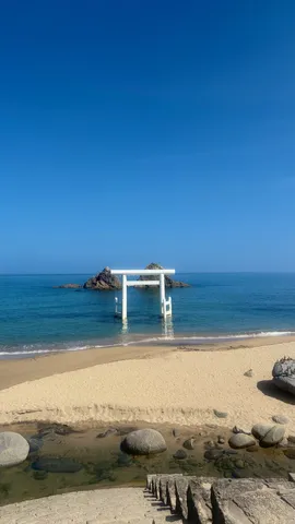 海に立つ鳥居、悠久の風景