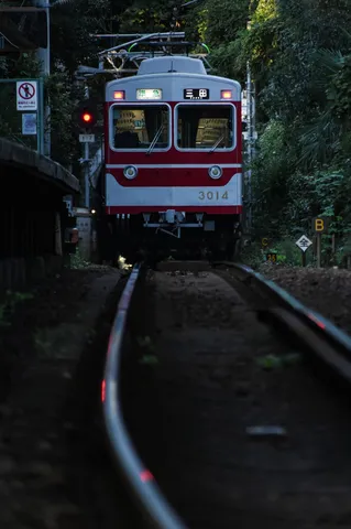 夕暮れの轟音列車