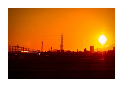 オレンジの都市風景