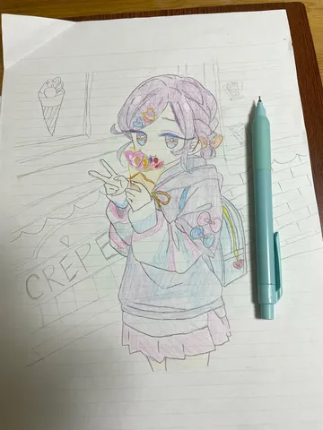 クレープを頬張る彼女の甘い瞬間