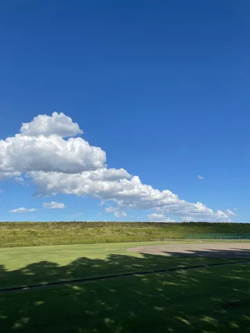 青空と雲の広場