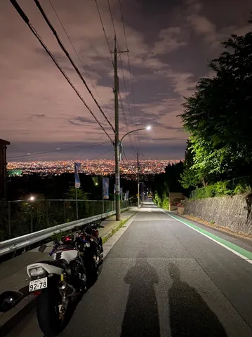 夜景とバイク、旅の始まり？