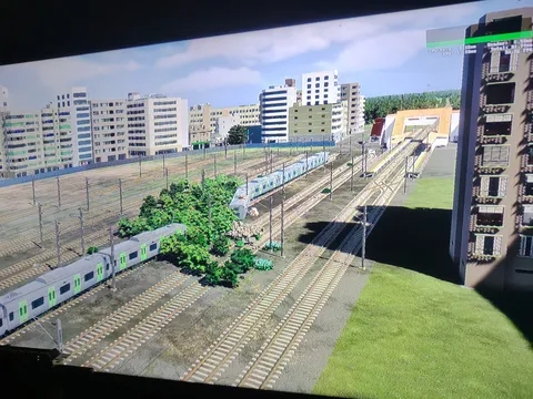 緻密な街と列車の息吹