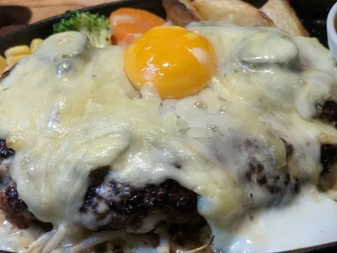 とろ〜りチーズと半熟卵の誘惑