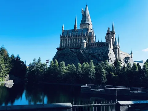 魔法の世界へ誘う古城