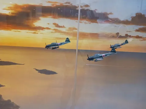 夕焼けに染まる空を舞う、三機の勇姿