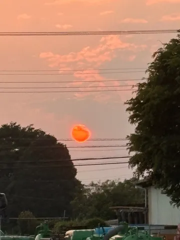 夕焼けに浮かぶ、不思議な太陽