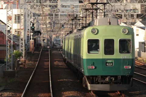 線路に溶け込む日常の彩り