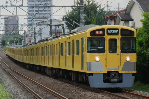 黄色い電車、西武新宿へ