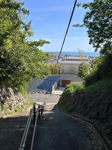 海へと続く坂道、どこまで行ける？
