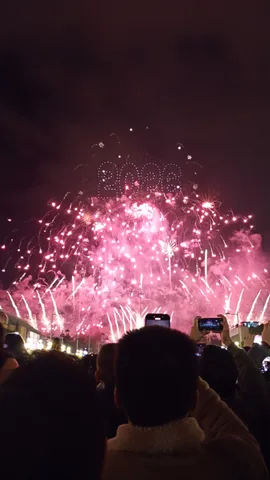 夜空に咲いた光の数字