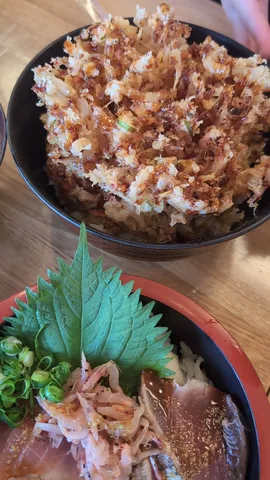 香ばしい油の山盛り丼