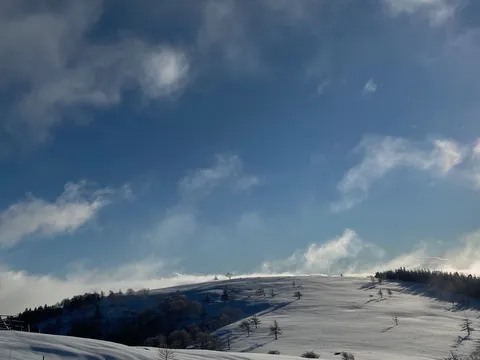 雪原に吹く風と空の旅