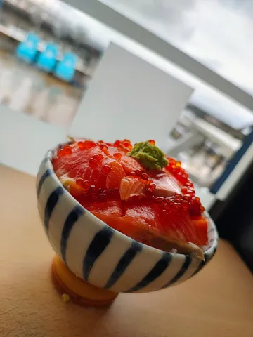 海の恵みが乗る丼