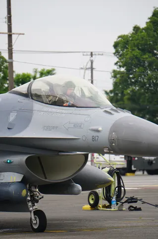戦闘機パイロット、出撃準備完了！