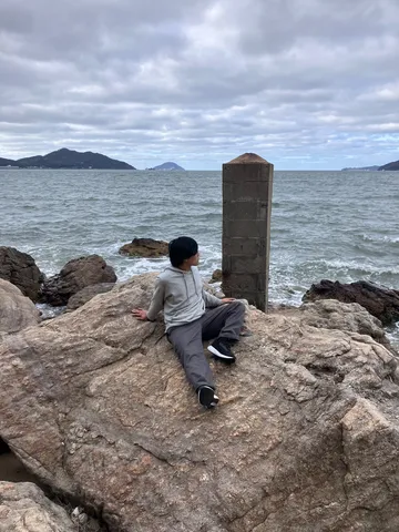 石と海、そして寡黙な柱