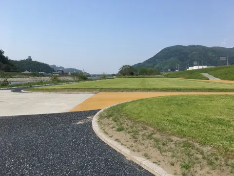 緑と道のコントラスト