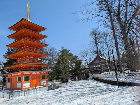 凛と映える朱色の静景