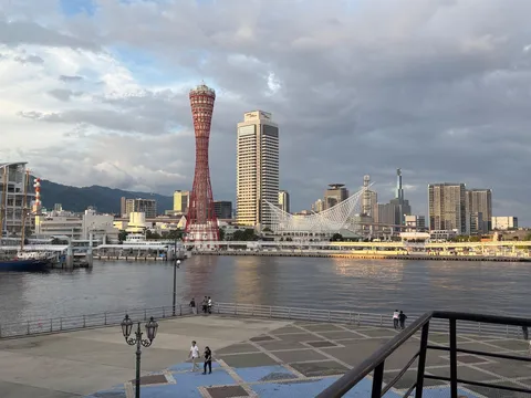 港町、塔だけ本気