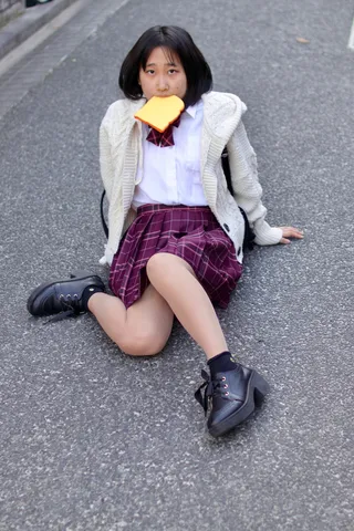 学ランと食パン、不思議な組み合わせ