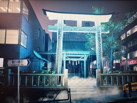 夜霧に浮かぶ神秘の鳥居