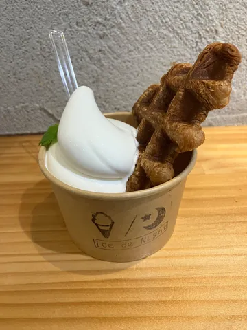 ワッフル×ソフトクリームの誘惑