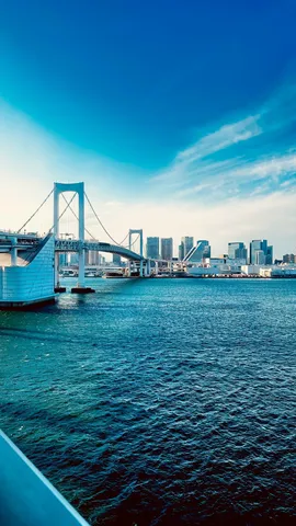 青空と海を渡る橋