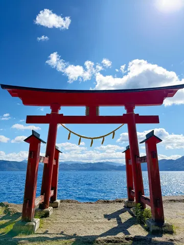 青空へ続く朱の鳥居