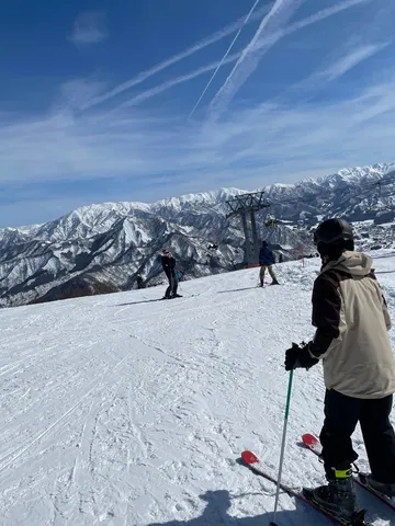 冬空と絶景スキー場