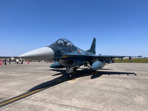 青空と青い翼、戦闘機の迫力