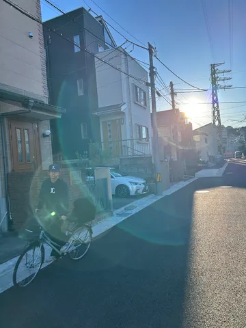 午後の日差し、自転車とお散歩