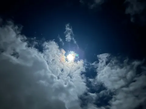 星明かりの夜、雲の旅