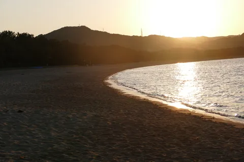 静寂の海岸、夕陽のグラデーション