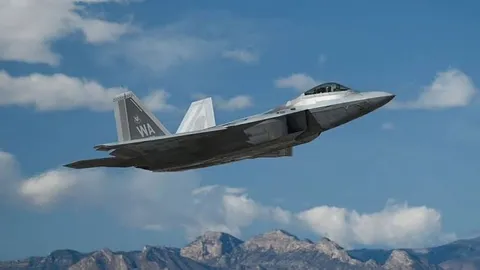 空を駆ける銀色の翼
