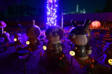 ハロウィン夜の庭の風景