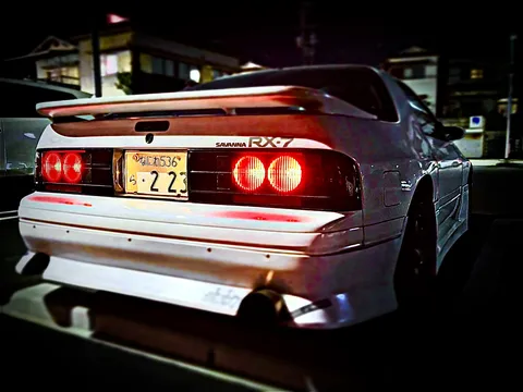 RX-7が魅せる夜の表情