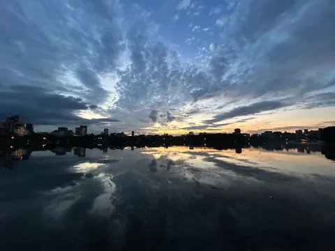 空と湖のシンフォニー