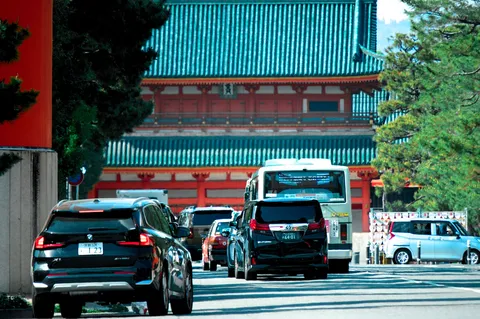 古都に続く道、時を待つ静寂