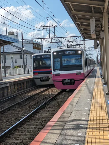 並走する鉄道の日常風景