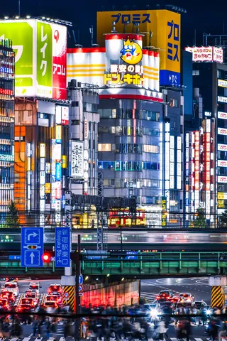 ネオン輝く都市の鼓動