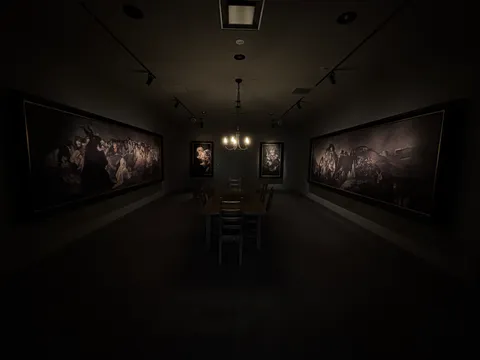 闇に浮かぶ絵画の晩餐