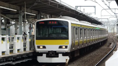 日常に溶け込む、都会の鉄道風景