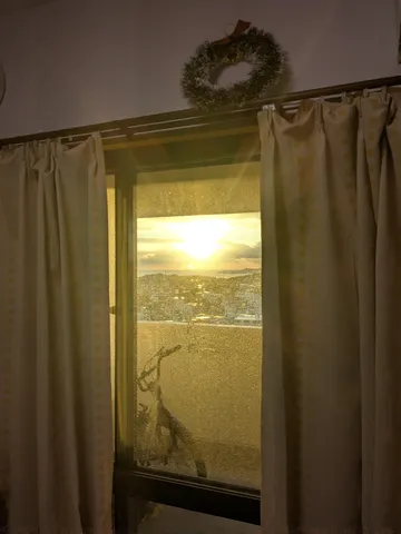 夕暮れの街と自転車