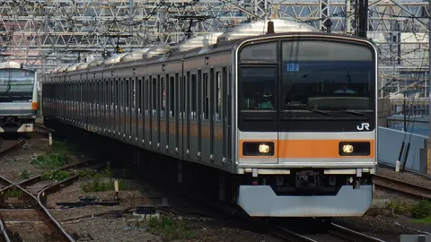 並走する列車、日常の風景