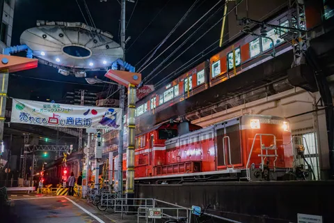 UFO見守る鉄路の夜