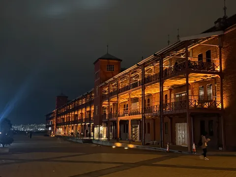 灯りの回廊が紡ぐ夜景